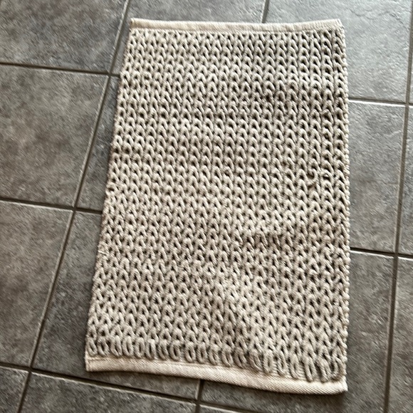 CARPET grey thick cable knit bathroom  carpet approx 33 X 20 inches - Picture 2 of 6